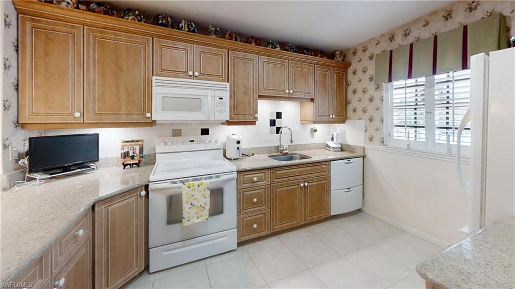 1527 Edgewater CIR photo 43