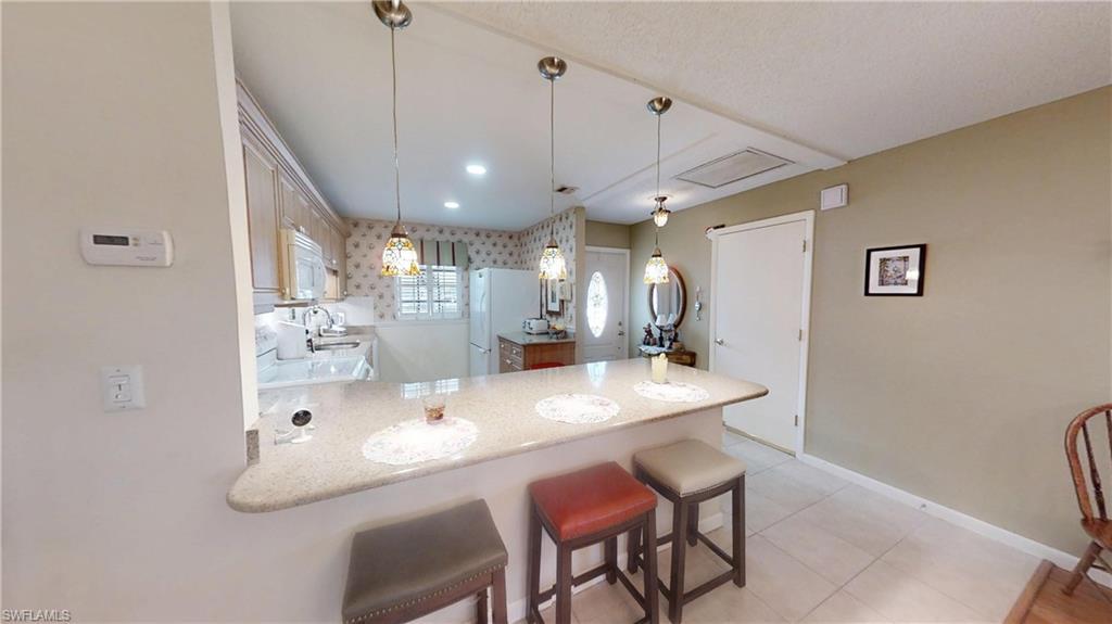 1527 Edgewater CIR