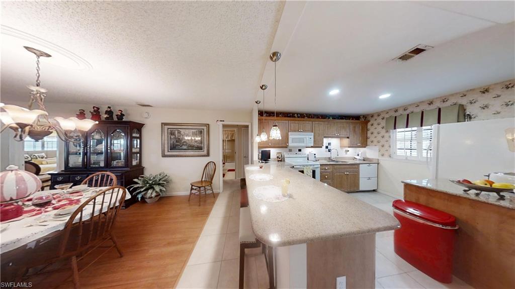 1527 Edgewater CIR photo 18