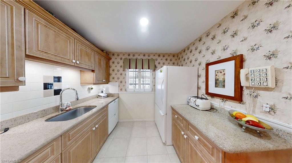 1527 Edgewater CIR photo 19