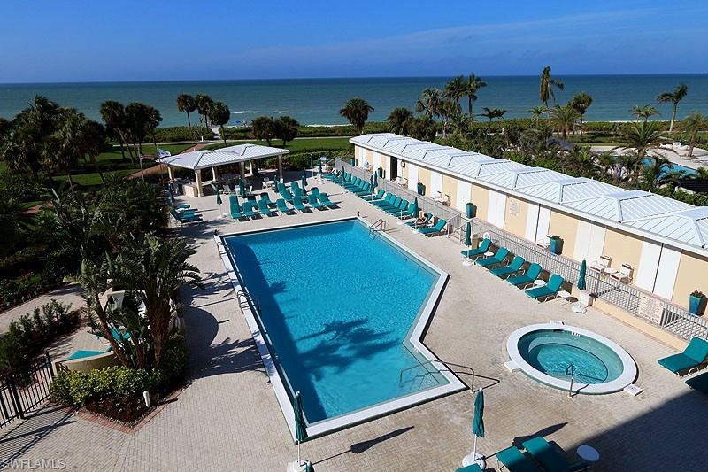 Community Pool & Hot Tub