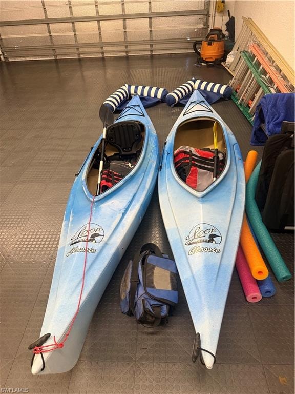 Comes with Kayaks and pool toys for your enjoyment