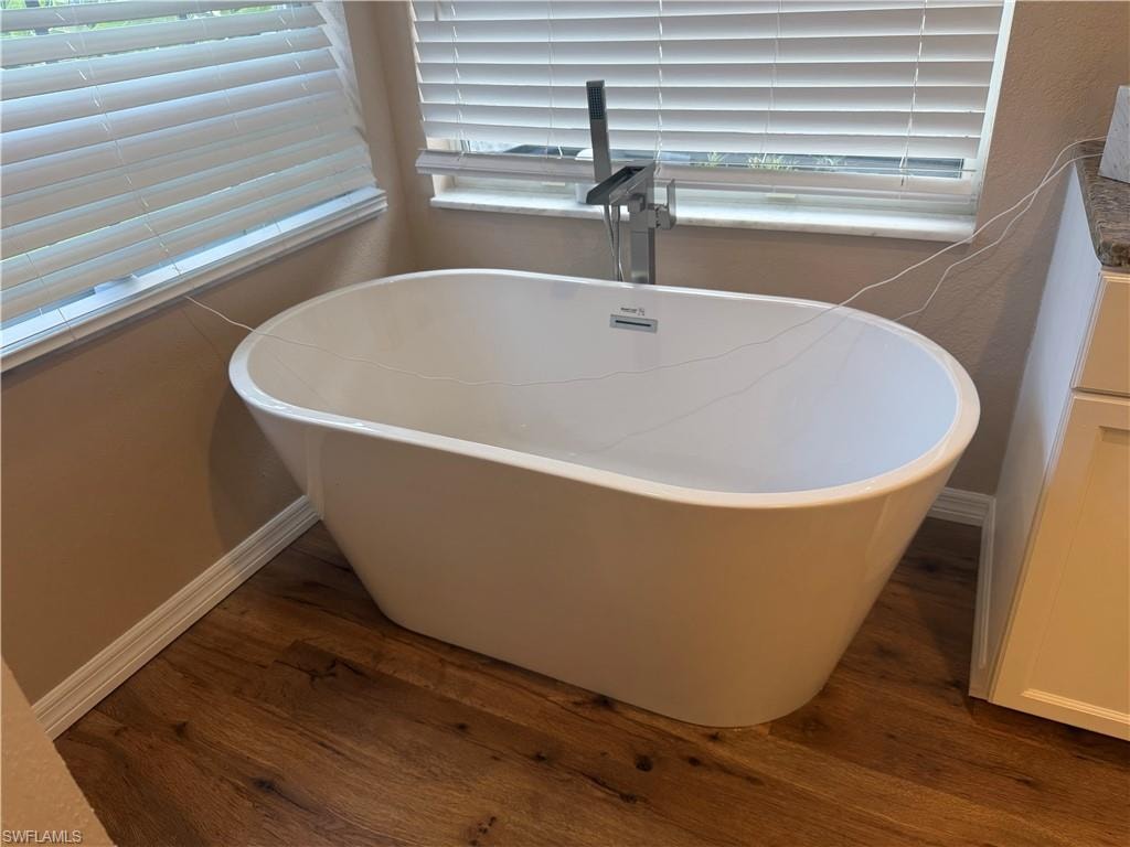 Stand alone tub
