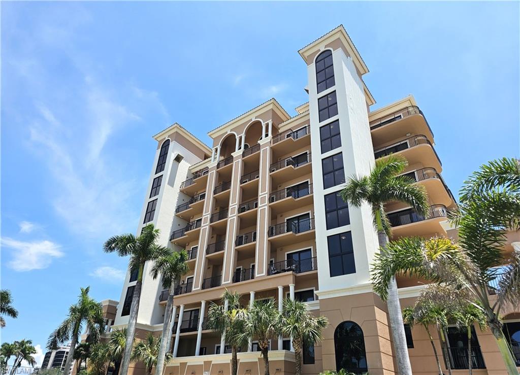 View of apartment building / complex