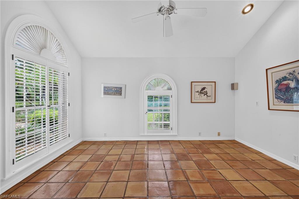 700 HOLLYBRIAR LN photo 26