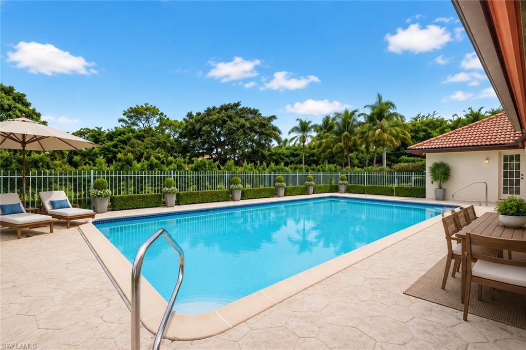700 HOLLYBRIAR LN photo 9