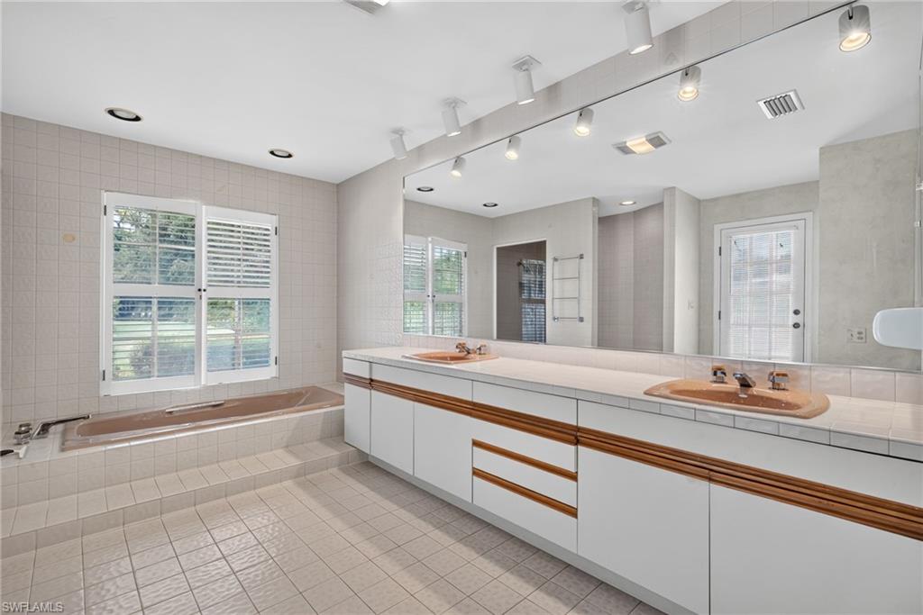 700 HOLLYBRIAR LN photo 24
