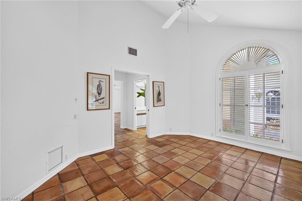 700 HOLLYBRIAR LN photo 25