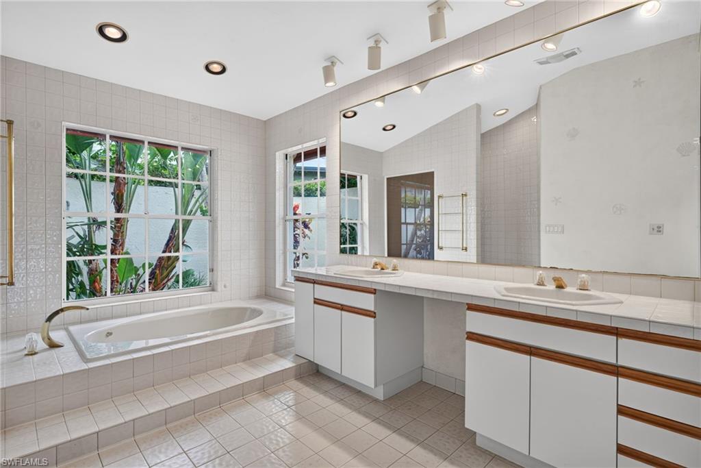 700 HOLLYBRIAR LN photo 21