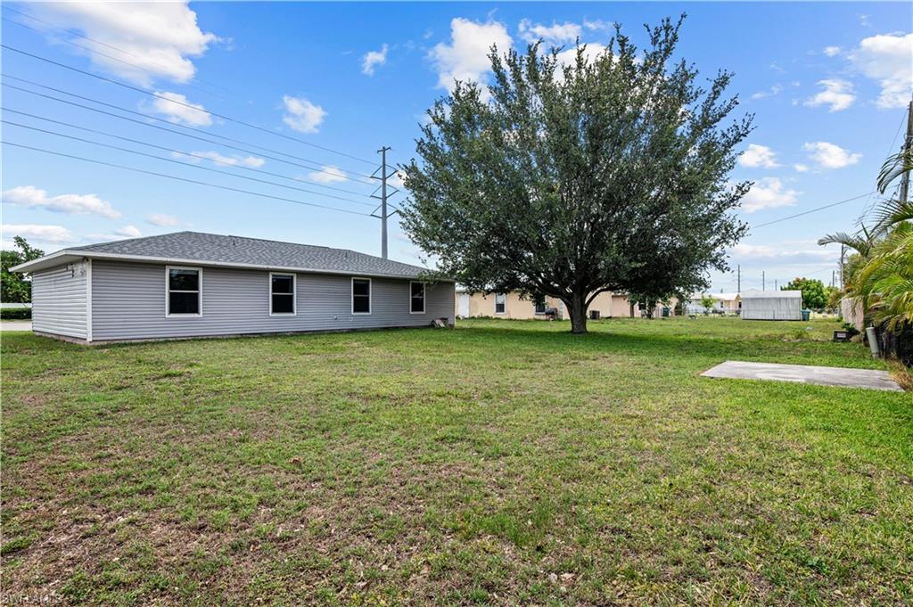 View of yard in back