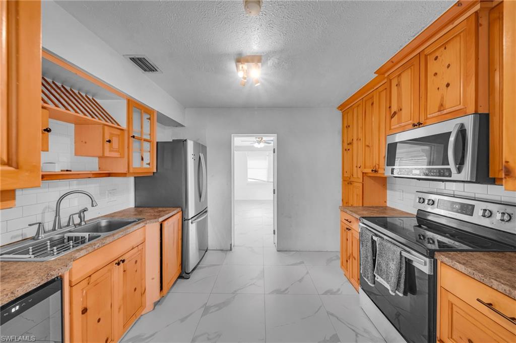 302 E Penn RD photo 15