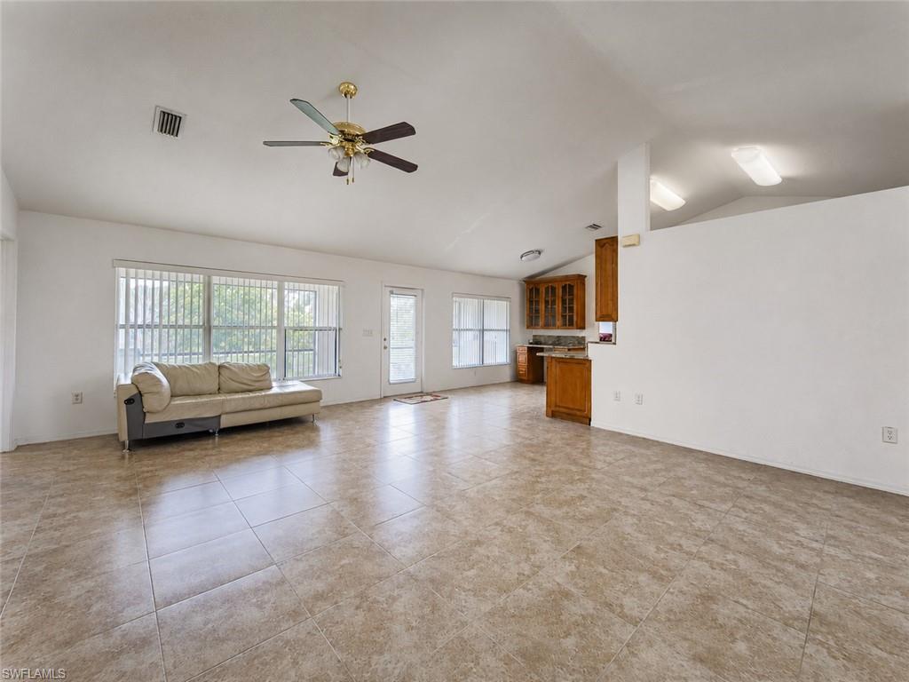 20 Hampton AVE photo 6
