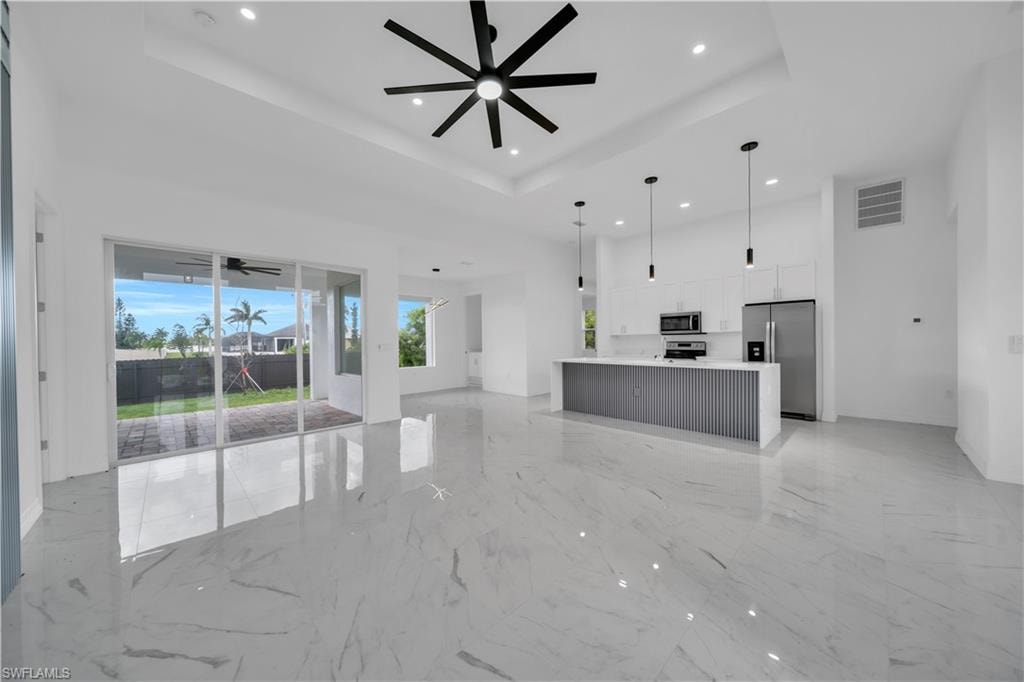 6 SW 37th AVE
