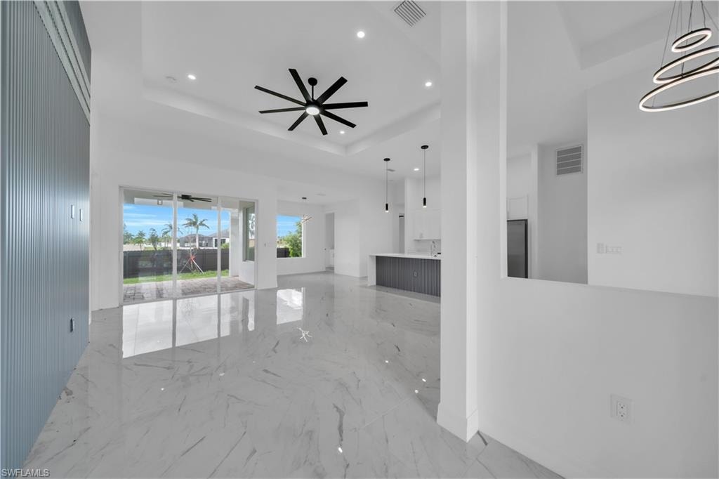 6 SW 37th AVE