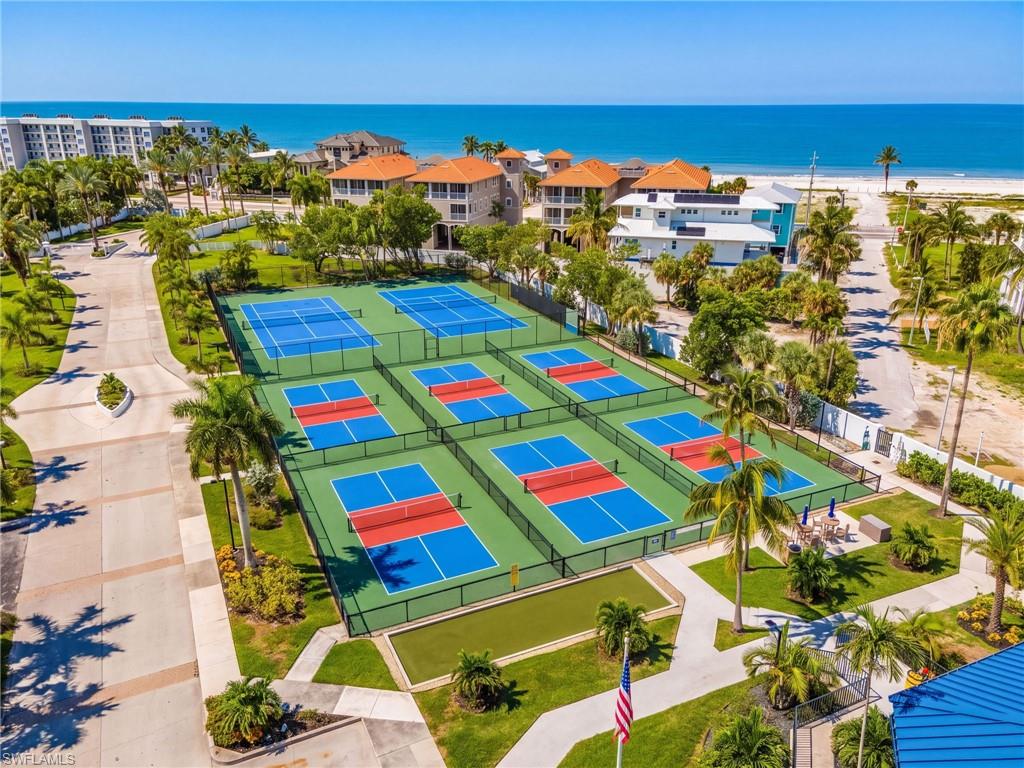 TENNIS AND PICKLEBALL COURTS ARE WORLD CLASS AND READY FOR YOUR NEXT GAME.