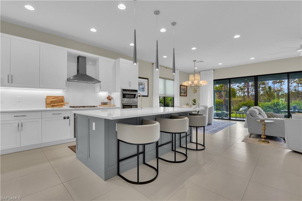 Kitchen w/ Island