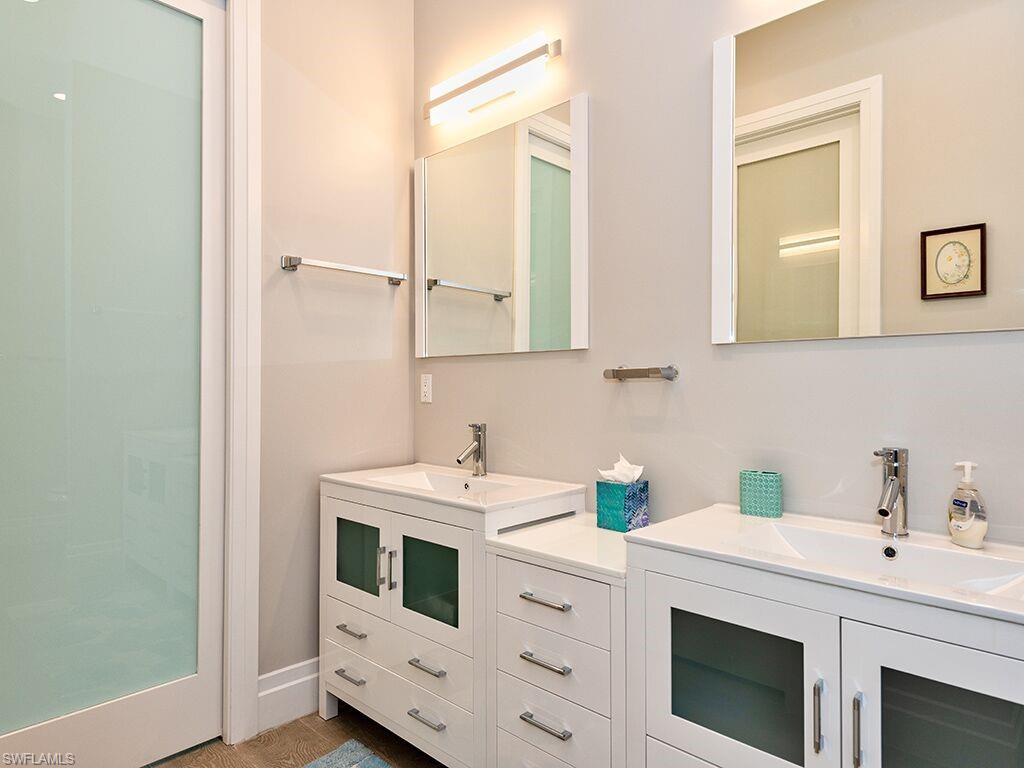 Main bedroom bath