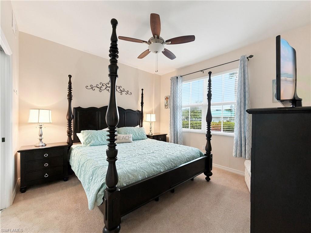 Ceiling fan with wooden blades