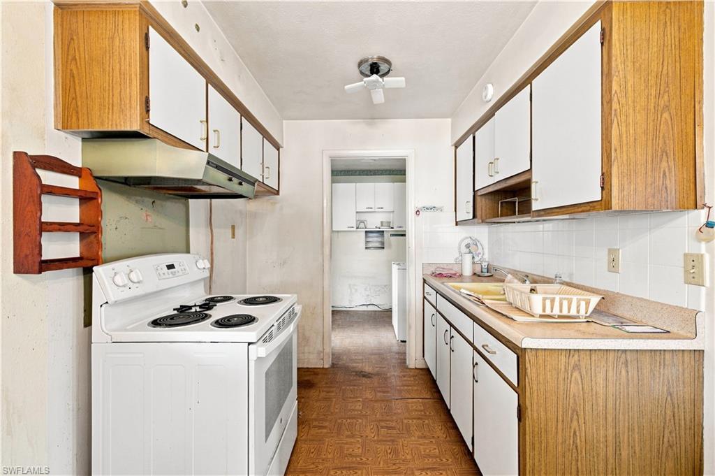 803 Perry AVE photo 10