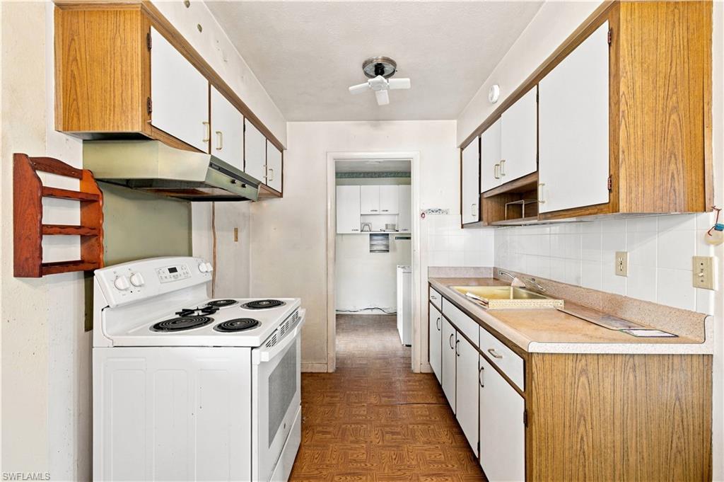 803 Perry AVE photo 12