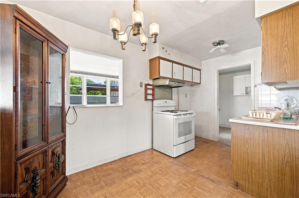 803 Perry AVE photo 9