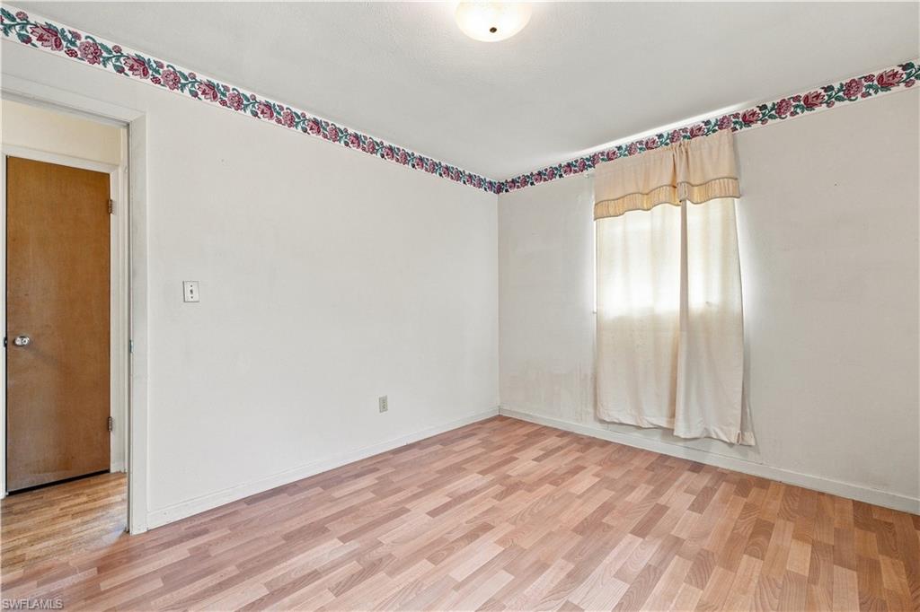 803 Perry AVE photo 18