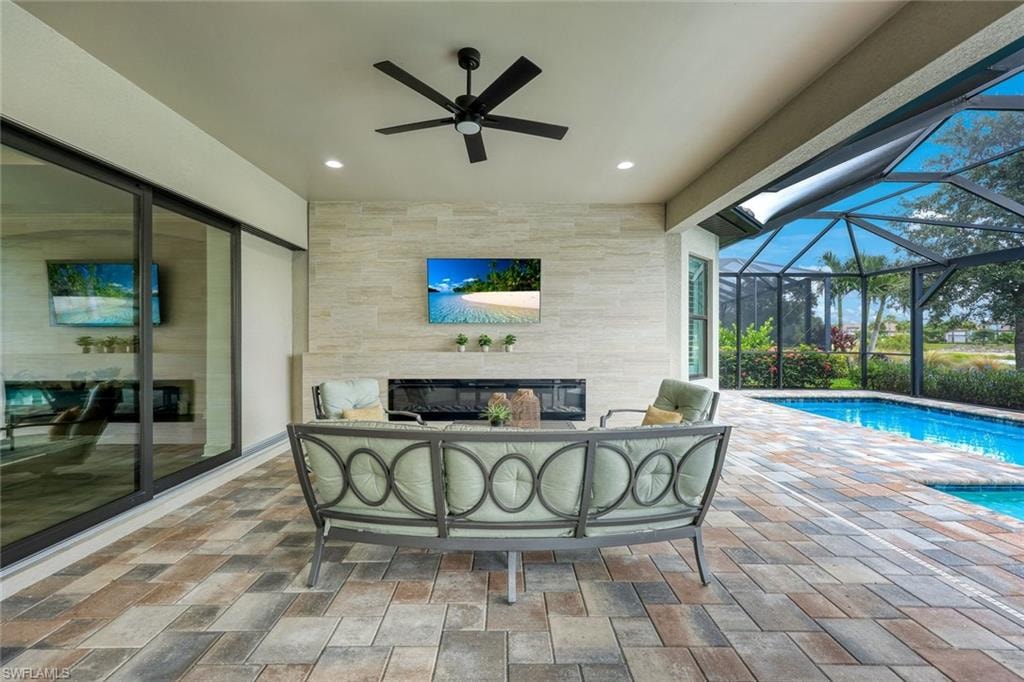 Spacious Outdoor Livingroom