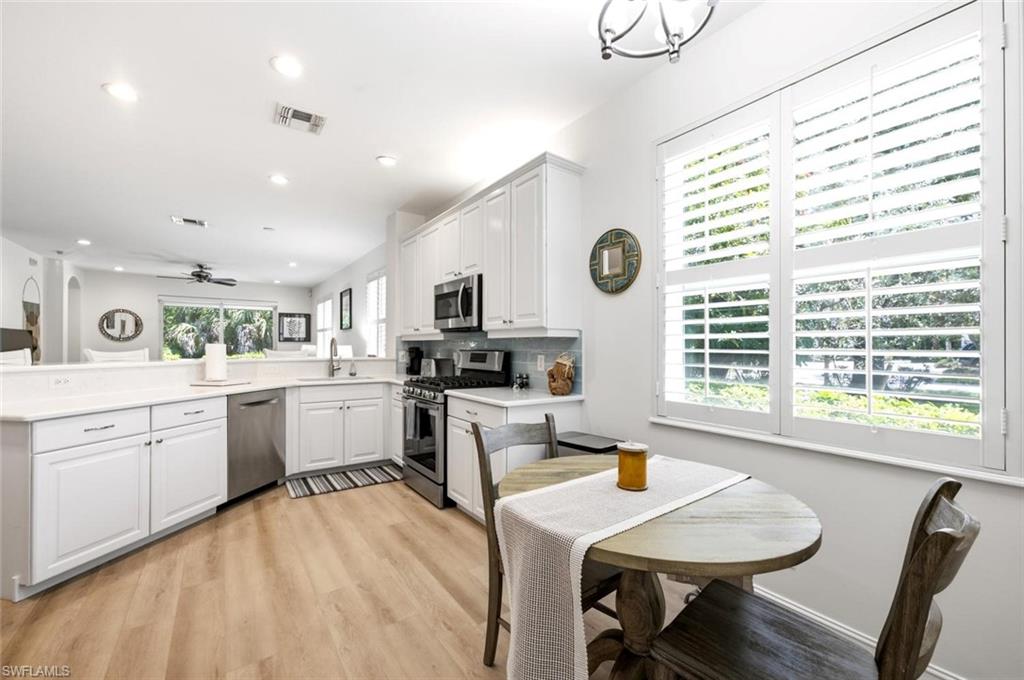 Eat-in kitchen