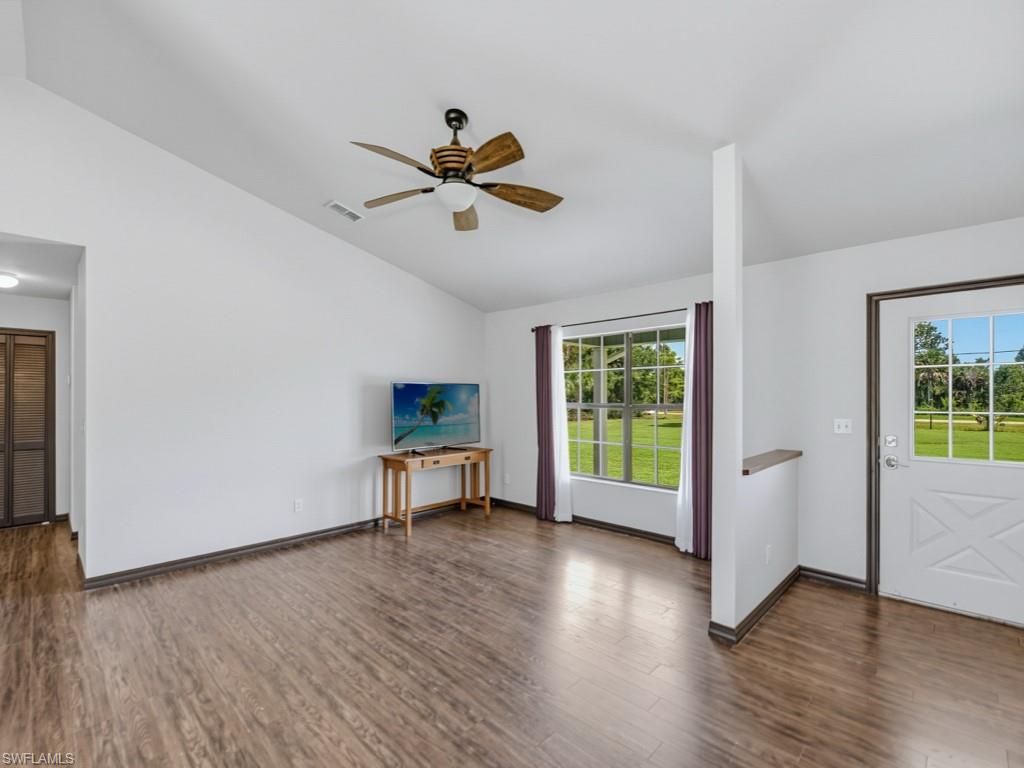 1131 10th AVE NE