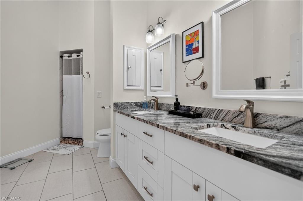 Primary bath, dual sinks