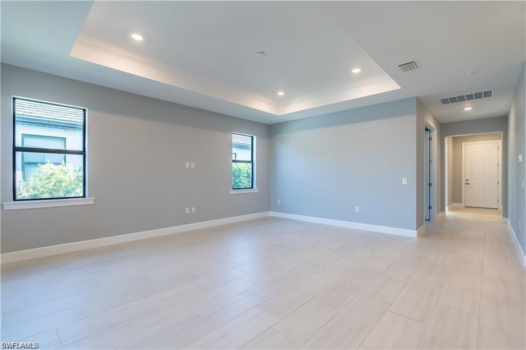 Tray ceiling with recessed lighting