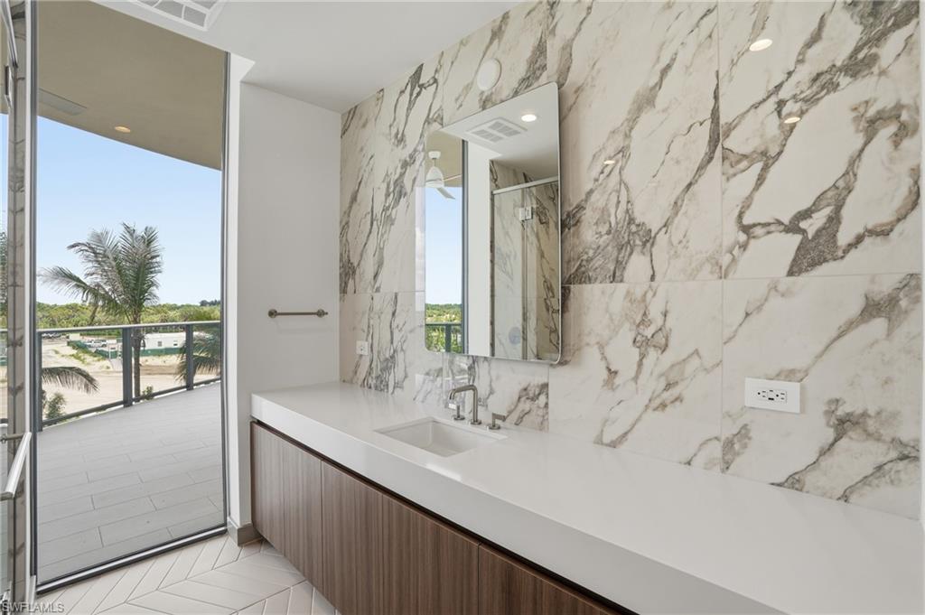 5100 Seagrass BLVD 201 photo 21