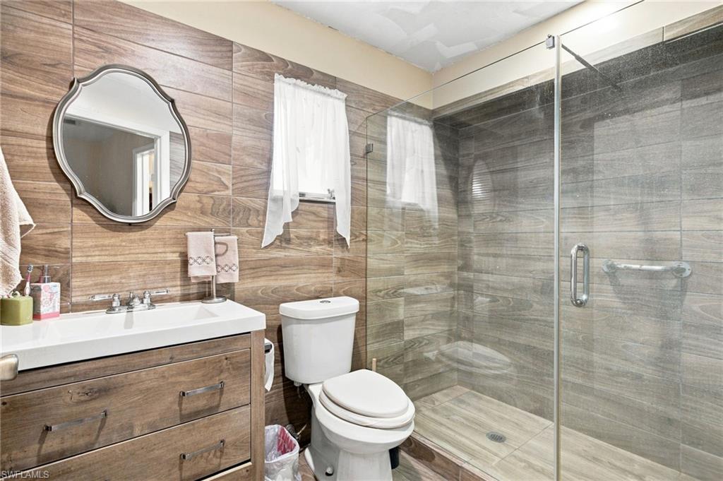 1631 Country Club PKWY photo 9