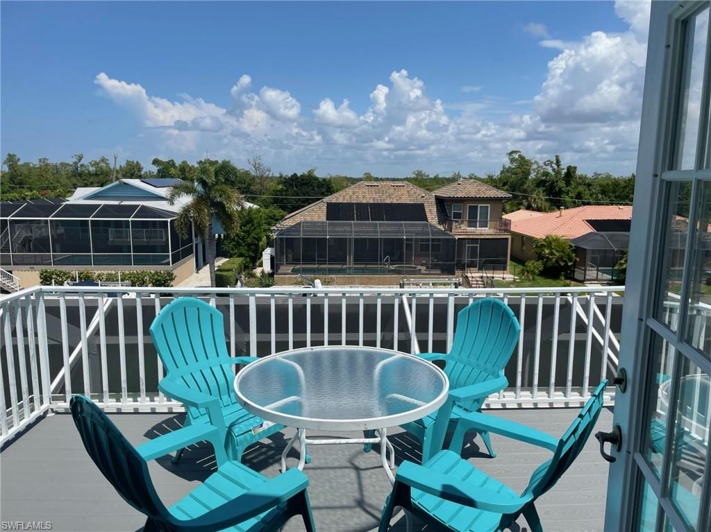 Balcony with outdoor dining space
