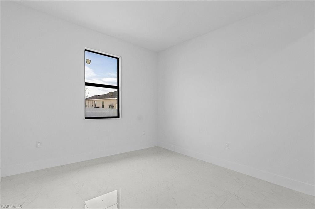 121 Gleason PKWY photo 15