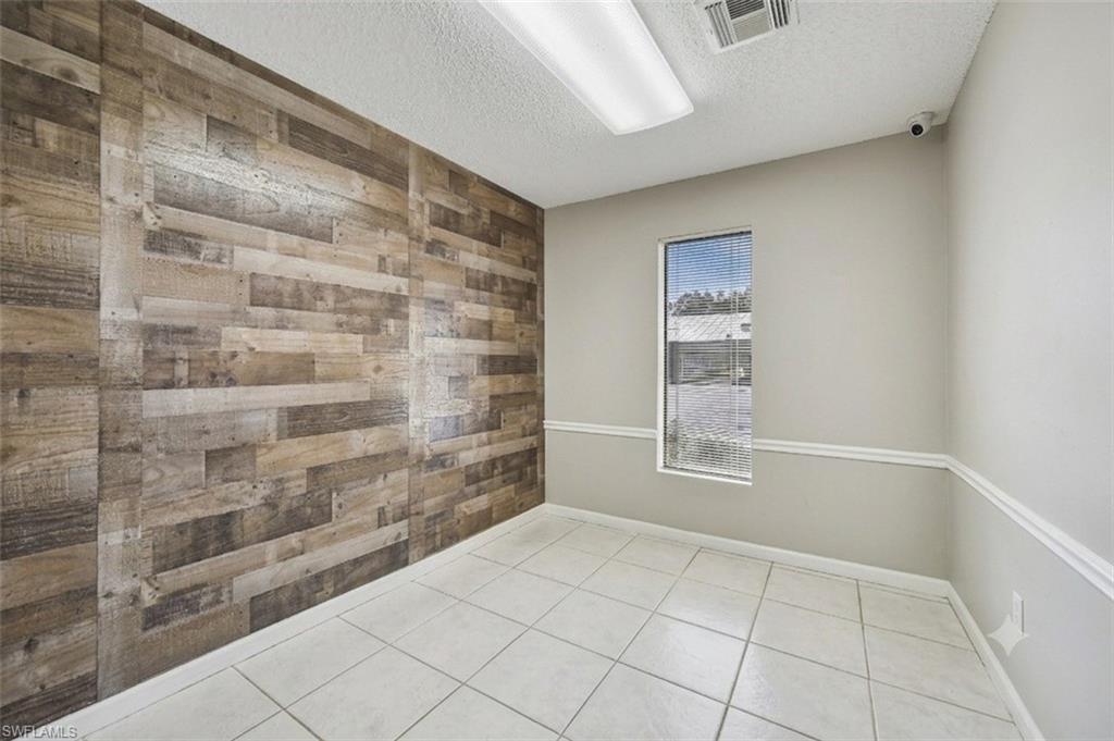 2080 Collier AVE photo 23