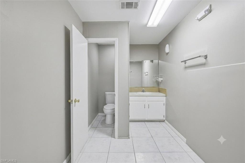 2080 Collier AVE photo 26