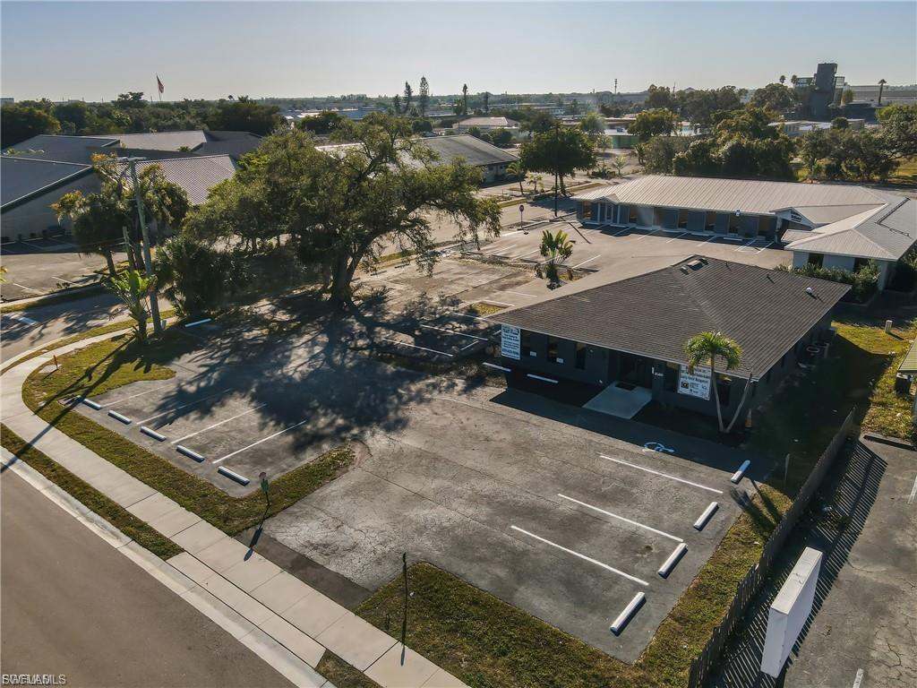 2080 Collier AVE photo 8