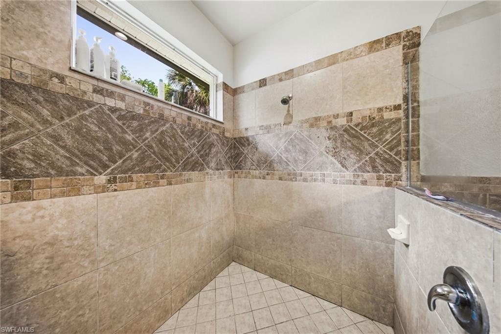 5791 Golden Gate PKWY photo 27