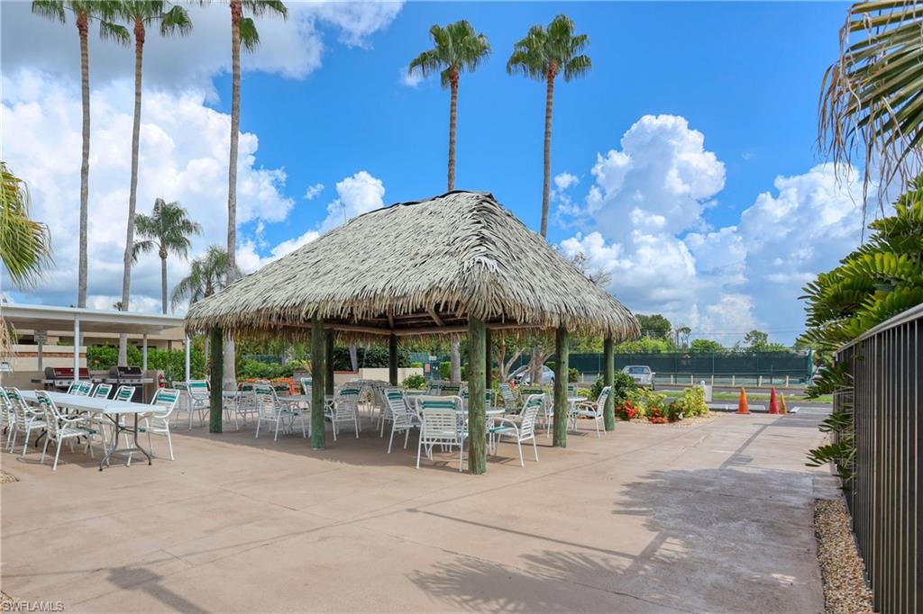 Tiki Hut