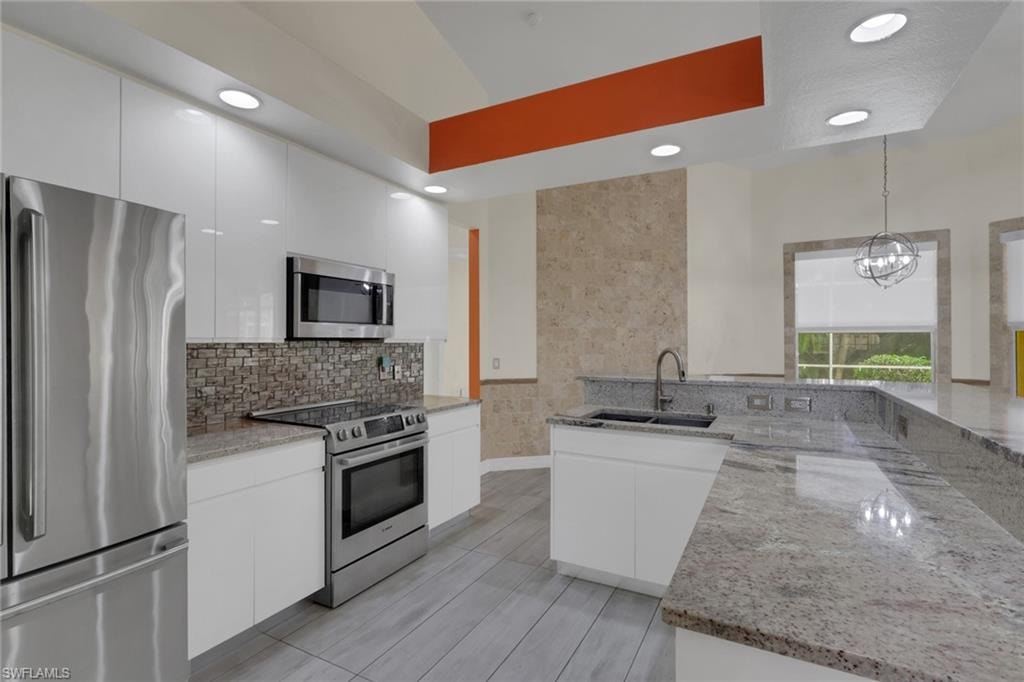 Bosch appliances and soft close cabinets with pull out shelving
