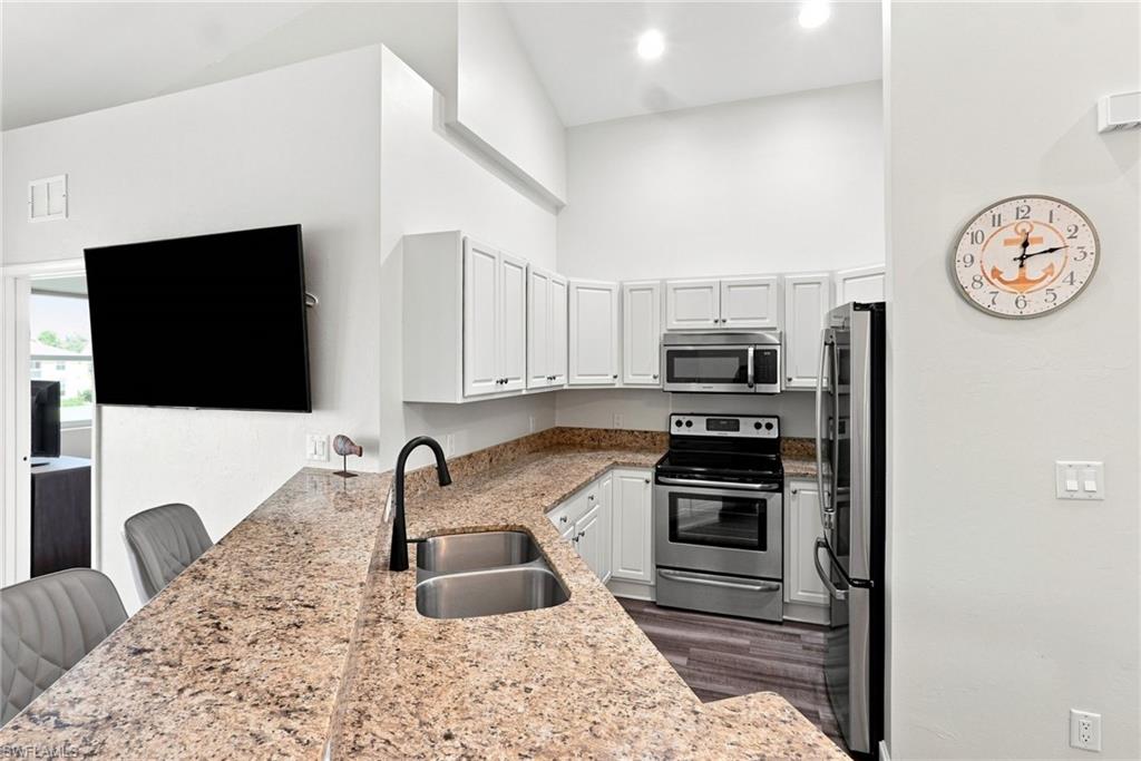 1067 Hartley AVE 704 photo 7