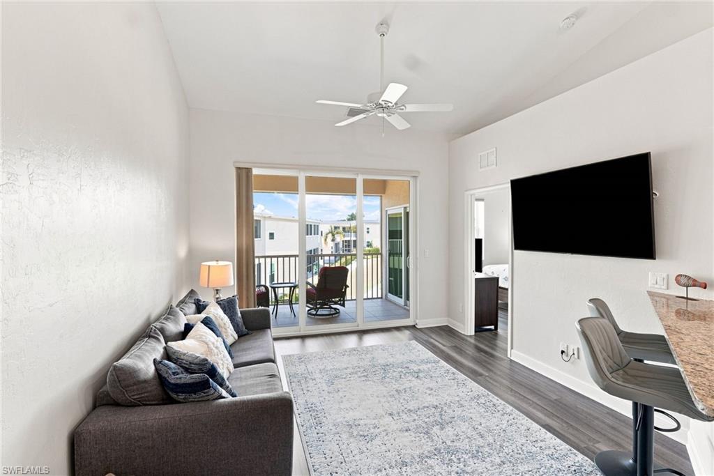 1067 Hartley AVE 704