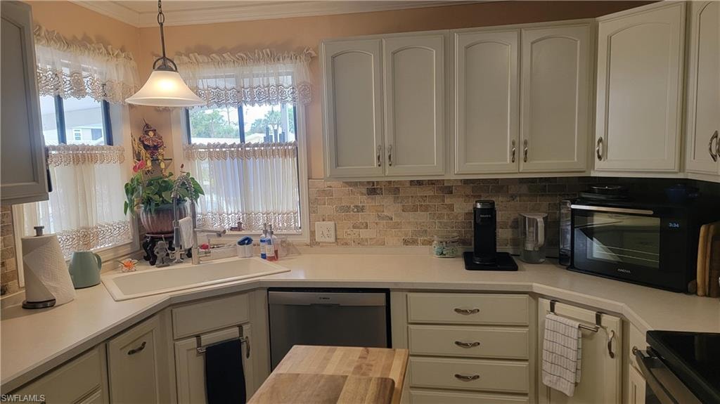 4712 Tahiti DR photo 8