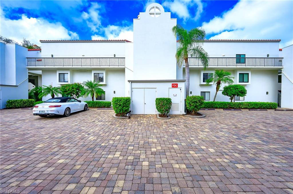 586 Beachwalk CIR O-305
