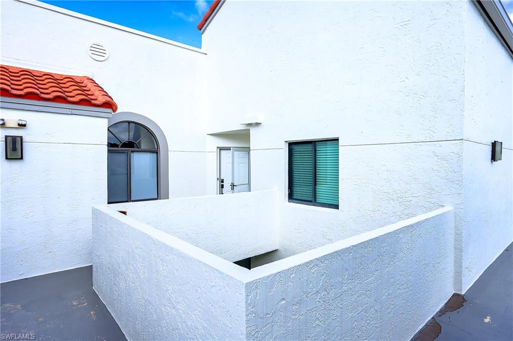 586 Beachwalk CIR O-305 photo 9