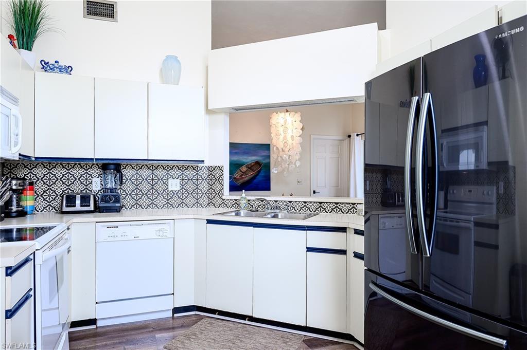 586 Beachwalk CIR O-305 photo 10