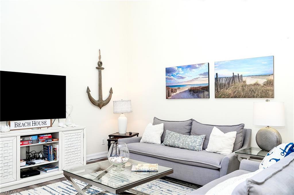 586 Beachwalk CIR O-305