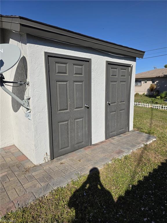 112 SW 35th TER photo 13