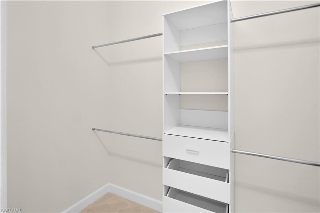 Walk in closet - Primary
